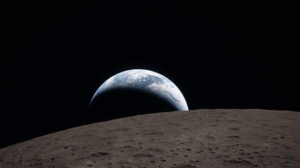 In this handout image provided by NASA, Earthset captured through the Orion spacecraft window at 6:41 p.m. EDT, April 6, during the Artemis II crew's flyby of the moon.
