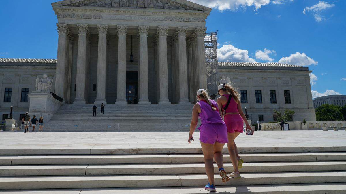 Activistas por el derecho al aborto se reúnen en la Corte Suprema para conmemorar el segundo aniversario de la anulación de Roe v. Wade el 24 de junio de 2024 en Washington, D.C..