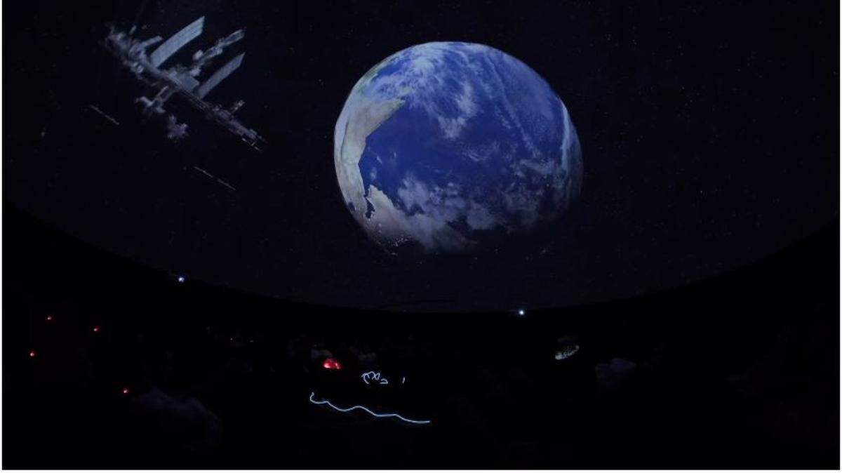 ‘Alrededor de la ciudad’, un espectáculo épico de domo completo que combina inteligencia artificial, exploración espacial y narración en vivo en el Museo Frost.