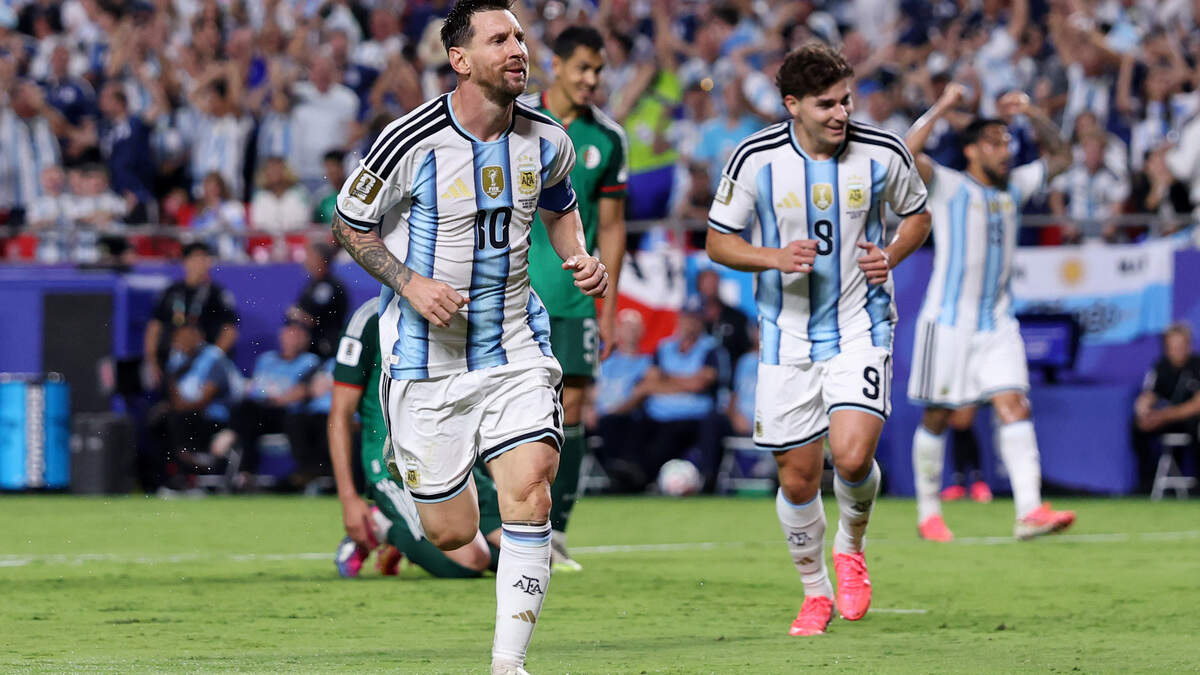 El astro de Argentina Lionel Messi celebra tras marcar el tercer gol de su equipo ante Argelia, en el partido del Grupo J de la Copa Mundial de la FIFA, efectuado el 16 de junio de 2026 en Kansas City, Missouri.