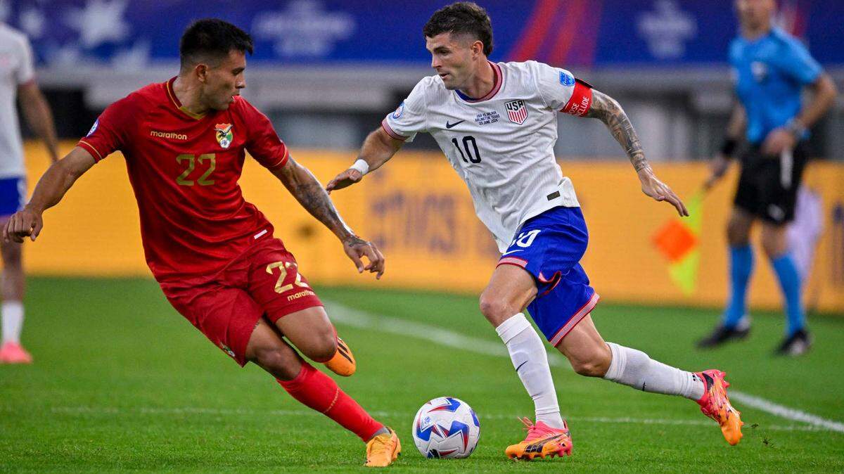La selección de Estados Unidos afronta el partido ante Panamá en el Mercedes-Benz Stadium de Atlanta, Georgia, después de vencer 2-0 a Bolivia el domingo con un gol y una asistencia de su máxima estrella Christian Pulisic (der.).