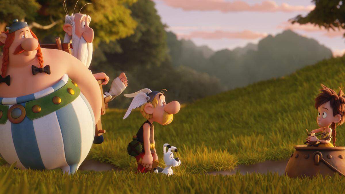 Fotograma de la última película de la serie de Astérix con el protagonista y su perro en el centro y, a la izquierda, su amigo Obélix y el druida.