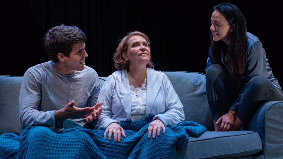 En "Caricias y ausencias" Adriana Barraza comparte créditos con Rodolfo Jaspe y Anna Sobero.