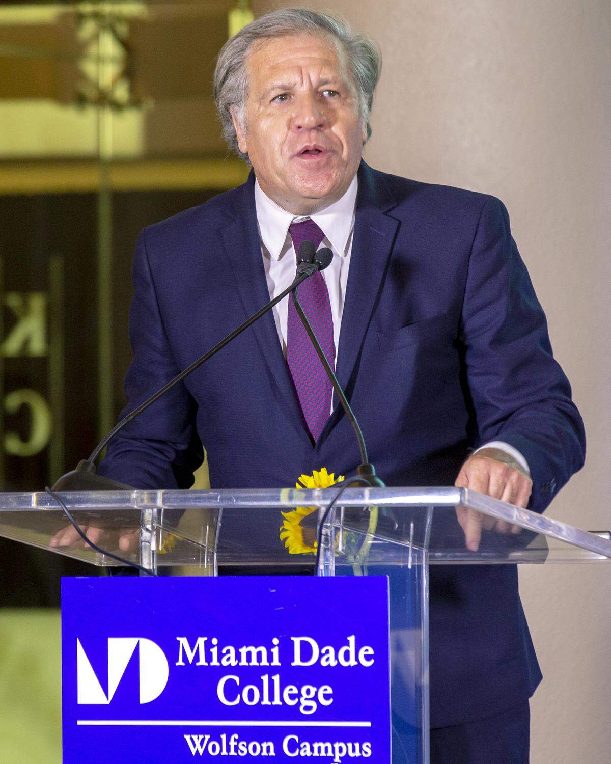 Luis Almagro, Secretario General de la Organizacion de Estados Unidos, dio un discurso a una multidud durante “La Trajectoria Al Cambio en Cuba” en un evento que tomo lugar el La Torre de la Libertad en Miami, Florida el Viernes, 25 de Octubre de 2019.
