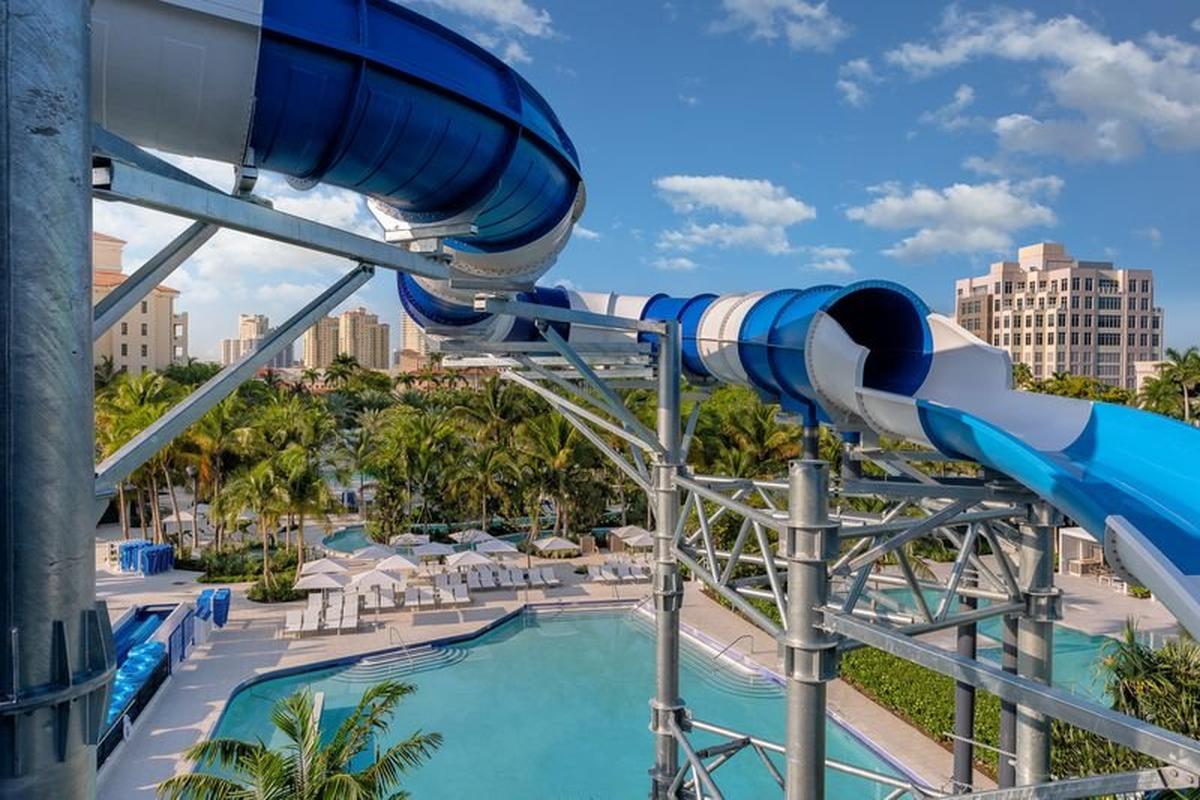 La variedad de piscinas que tiene el JW Marriott Miami Turnberry Resort & Spa lo convierte en favorito de los viajeros con familia.