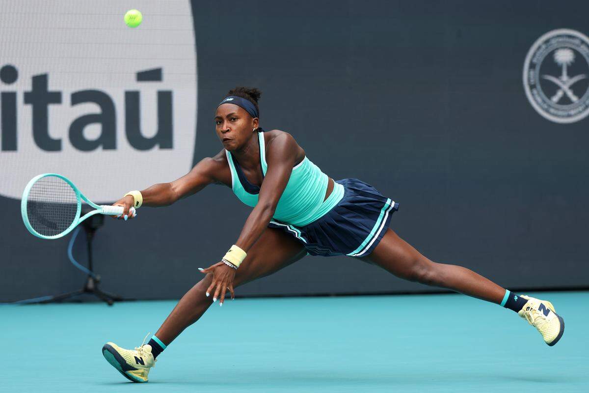 La estadounidense Coco Gauff derrotó 6-2, 6-4 a la griega Maria Sakkari, en el partido celebrado el 22 de marzo de 2025 en el Hard Rock Stadium en Miami Gardens.