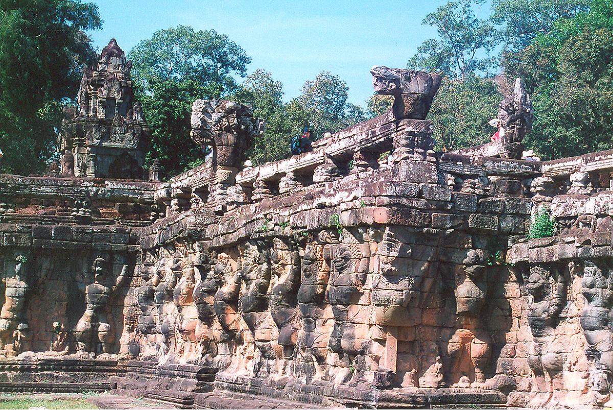 El templo de Angkor Wat y las ruinas que lo rodean.
