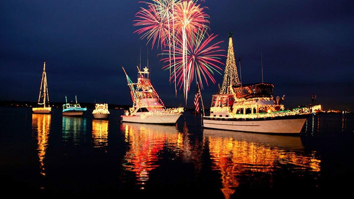 21 Annual Holiday Boat Parade, el Barco Navideño del Club Miami Outboard