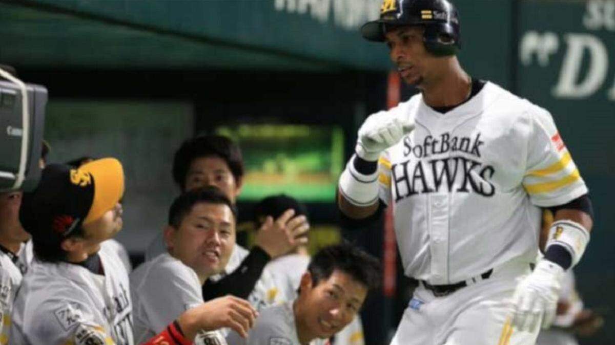 Yurisbel Gracial fue elegido el Jugador Más Valioso de la Serie Final de la pelota profesional japonesa al coronarse campeón con los Softbank Hawks de Fukuoka.