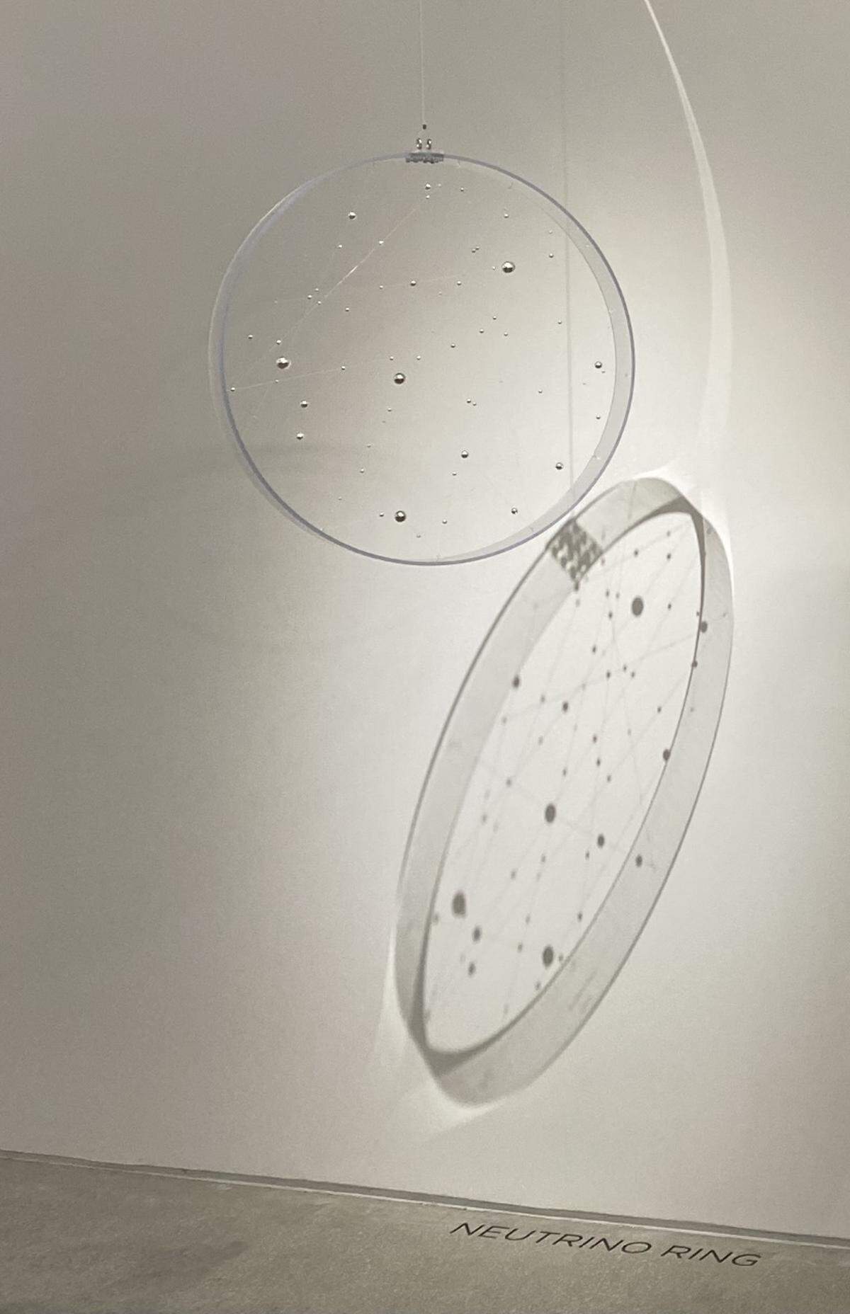 ‘Neutrino Rings 1, 2 3’, 2021, en la exhibición “Medina. Beyond the Visible” en Ascaso Gallery hasta el 31 de julio.