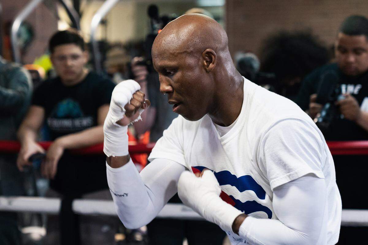 Yordenis Ugás mostró ante la prensa en Las Vegas parte de lo que puede hacer contra Errol Spence Jr.