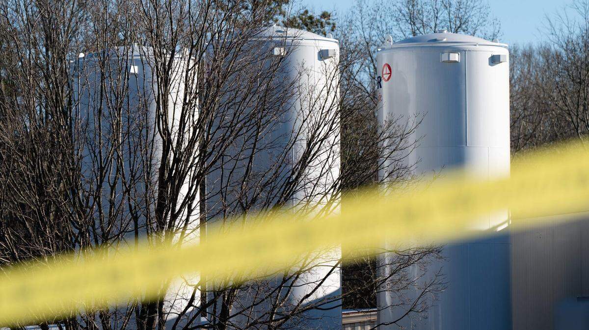 Tanques de nitrógeno líquido se observan en la planta de procesamiento avícola de Prime Pak Foods, en Gainesville, Georgia, el 28 de enero de 2021.