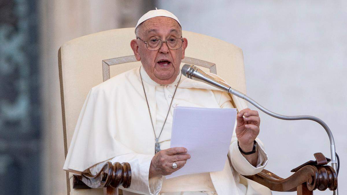 “Hago un sentido llamamiento a todas las partes para que busquen la verdad, actúen con moderación, eviten cualquier tipo de violencia, resuelvan las controversias mediante el diálogo y tengan en el corazón el verdadero bien de la población y no los intereses partidistas”, dijo el papa Francisco frente a una multitud tras la oración dominical del Ángelus en la Plaza San Pedro, en El Vaticano. En la foto, el papa da un discurso el 30 de julio de 2024.