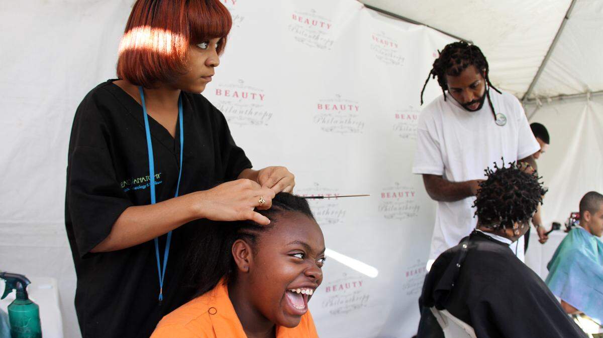 Los productos para el cabello que se venden y promocionan a personas afroamericanas contienen una gran cantidad de sustancias químicas peligrosas.