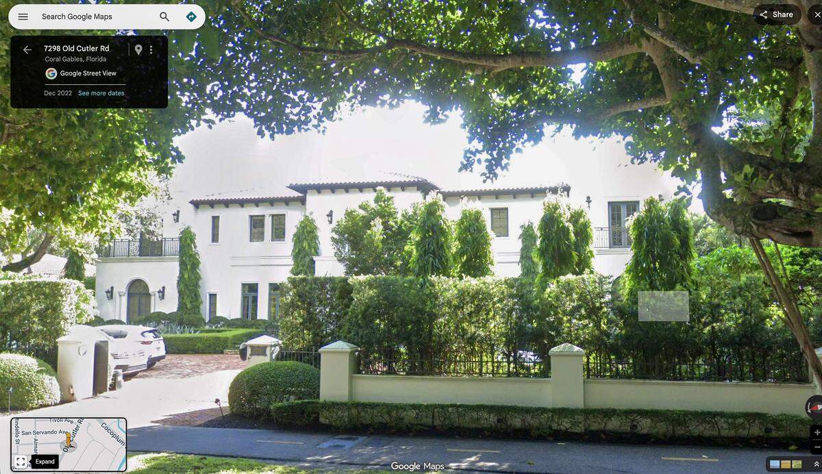 La mansión que Derek Jeter vendió por $13.2 millones está en una de las calles más bonitas de la ciudad, Old Cutler Road. Tiene siete habitaciones, cancha de tenis, piscina, cocina exterior y elevador.