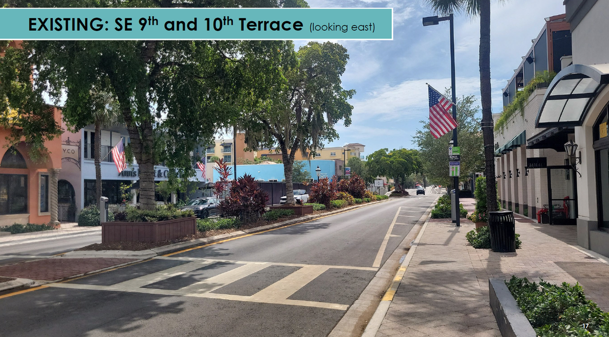 Una imagen del separador de vía central actual en Las Olas Boulevard y los olivos negros maduros que lo bordean.