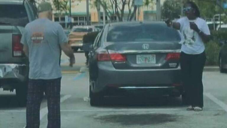 Mujer que disparó y mató a hombre en el estacionamiento de un Walmart de Broward no enfrentará cargos