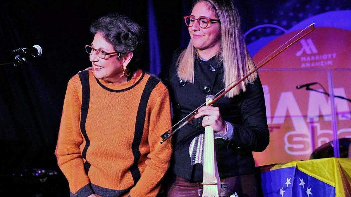 Olga López y Daniela Padrón, madre e hija, dos artistas internacionales y dos mujeres inteligentes están seriamente comprometidas con su labor, no sólo de músicos, sino también de formadoras de las nuevas generaciones.