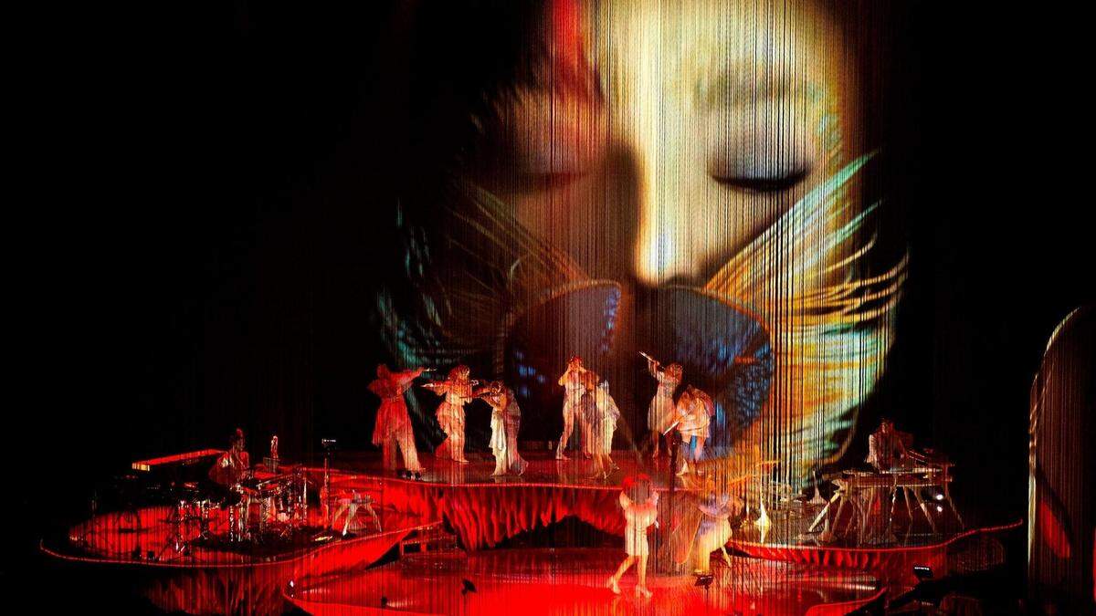 O Cinema Miami Beach estrena el miércoles 'Björk: Cornucopia' (2025) experiencia cinematográfica única que sumerge a los espectadores en el show que realizó la artista islandesa Björk en la ciudad de Lisboa. 