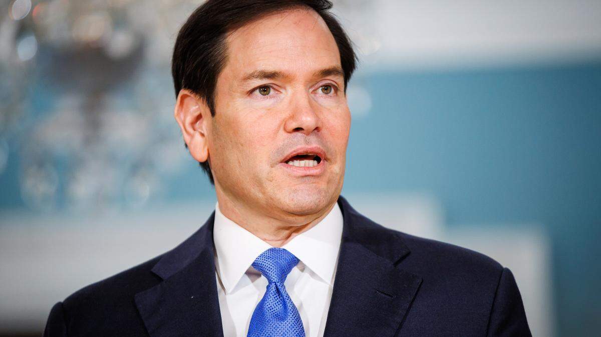 El Secretario de Estado de Estados Unidos, Marco Rubio, responde a una pregunta de los periodistas durante su encuentro con el Ministro de Relaciones Exteriores de Serbia, Marko Djuric (no aparece en la foto), en el Departamento de Estado de Estados Unidos el 6 de agosto de 2025 en Washington, D.C.