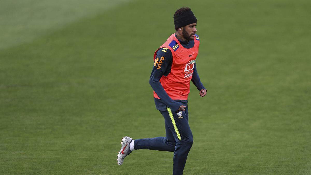 Neymar corre en un entrenamiento el 4 de junio de 2019 en la Granja Comary, en Teresópolis, Brasil.