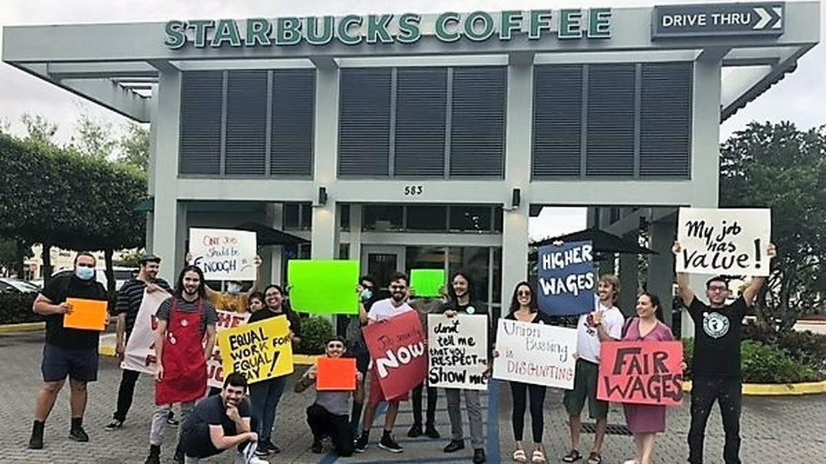 Líderes sindicales de los Starbucks en Hialeah y Miami Springs se reúnen con la comunidad que se solidarizan con los trabajadores