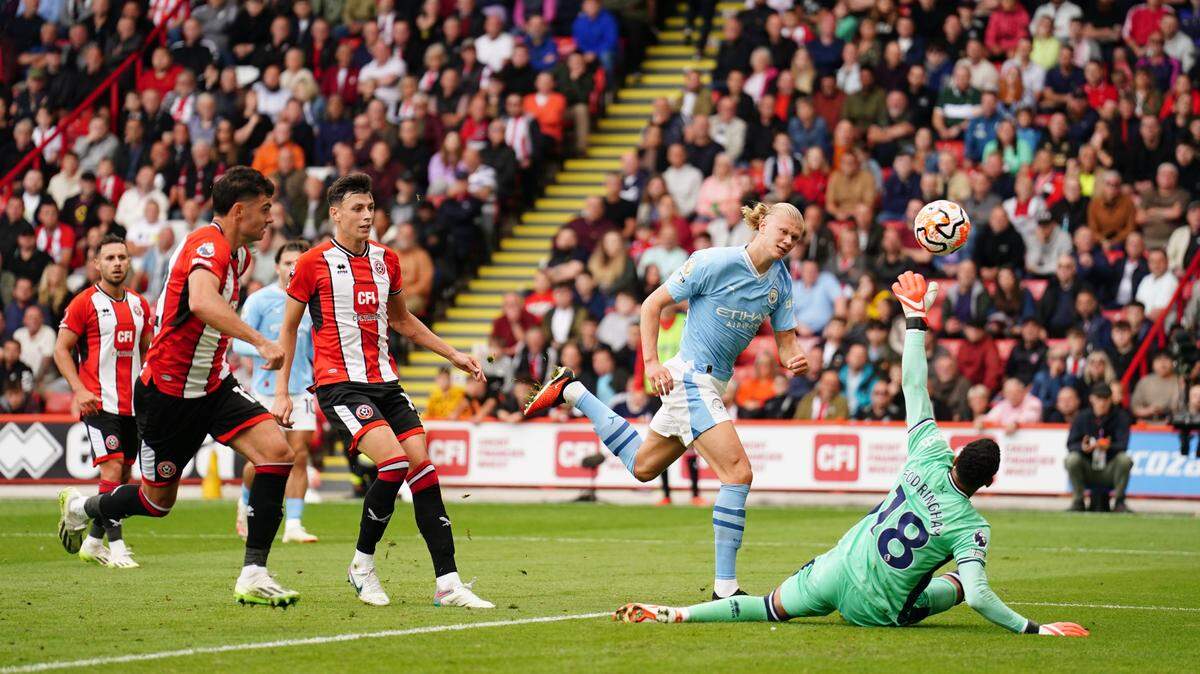Erling Haaland abrió el marcador a los 63 minutos con un gol de cabeza para el Manchester City que venció 2-1 al Sheffield United, en el partido de la liga inglesa celebrado el 27 de agosto de 2023 en Sheffield.