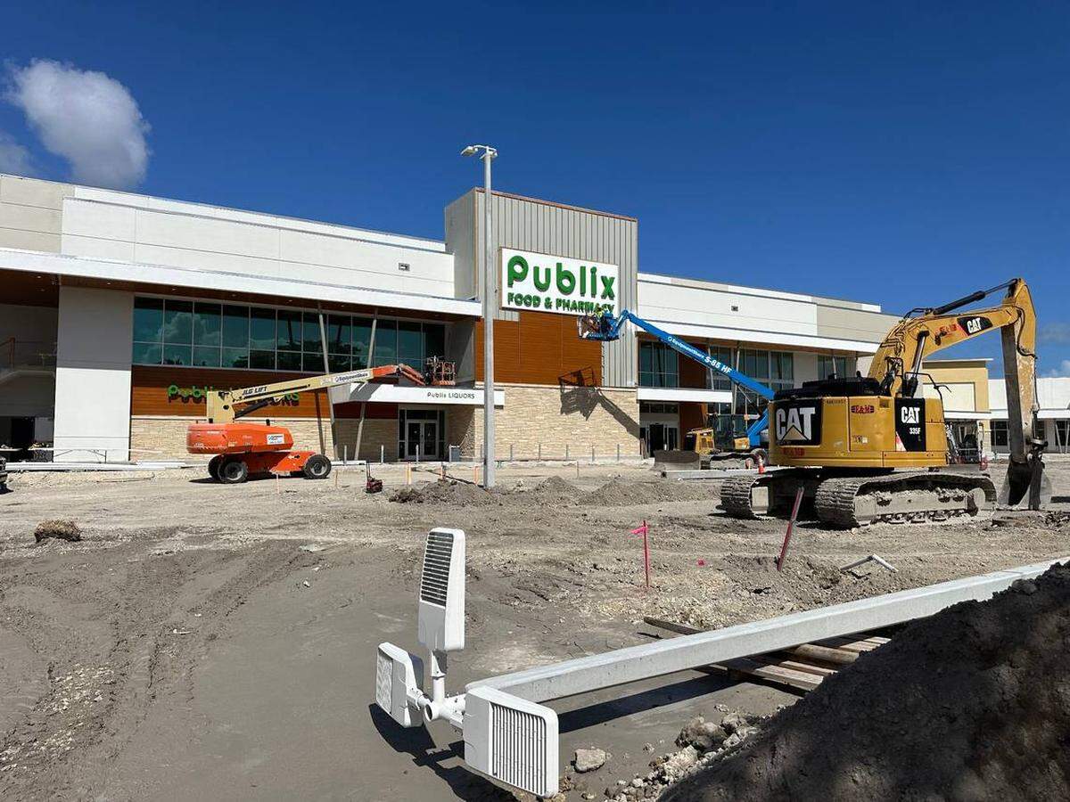 Un nuevo supermercado Publix de dos pisos se levanta en un viejo mall de Kendall, frente a The Falls.