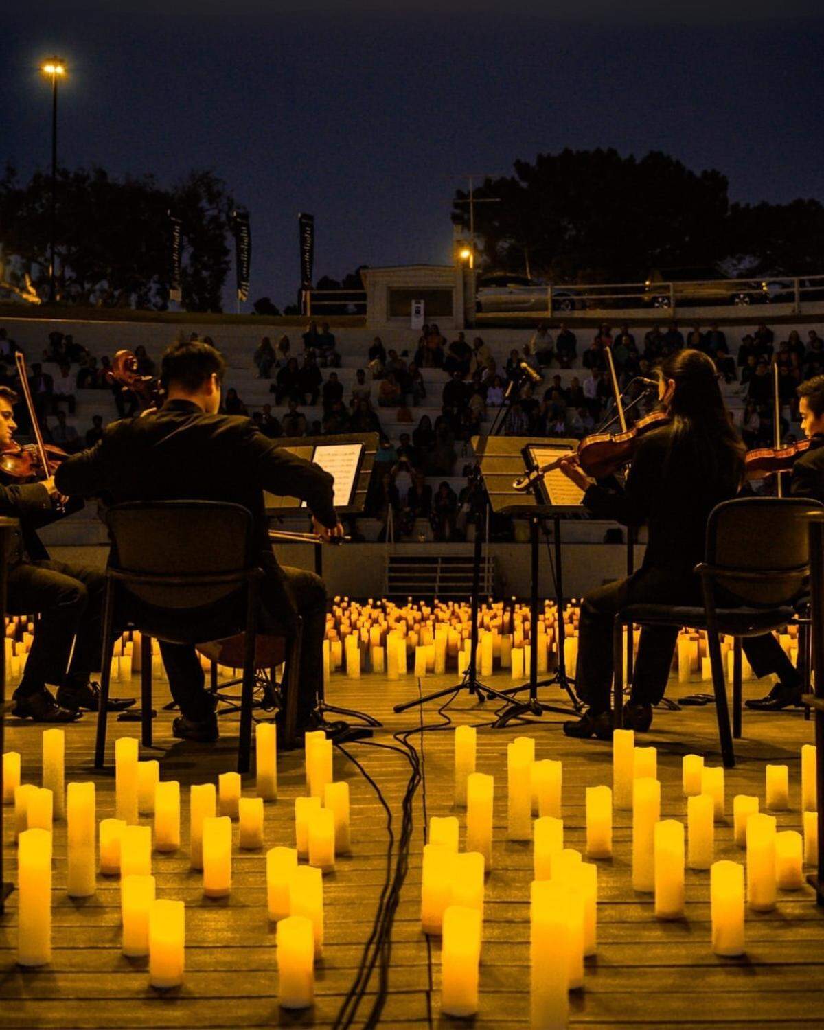 La exitosa serie&nbsp;’Candlelight’&nbsp;de Fever transforma espacios emblemáticos de Miami en escenarios íntimos iluminados por cientos de velas. 
