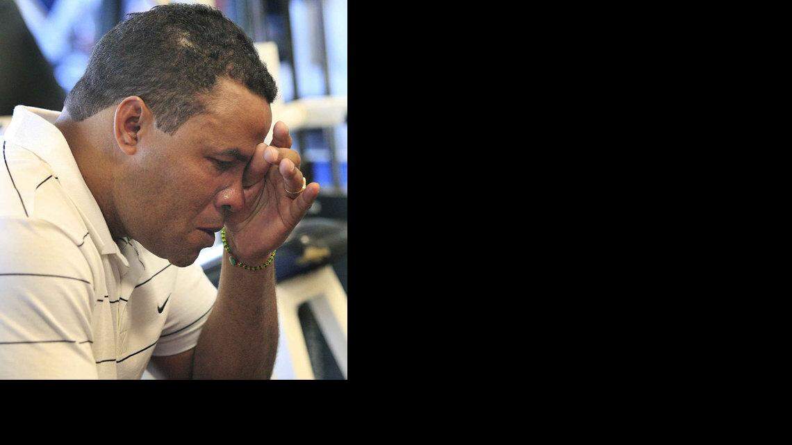 ANGEL ESPINOSA no puede esconder su dolor ante las oportunidades perdidas.