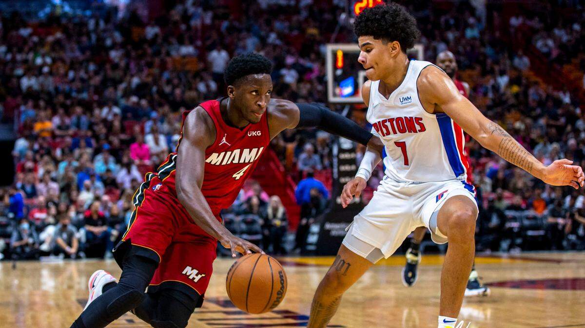 La palabra de moda en el Heat desde que Victor Oladipo (izq.) debutó en la temporada hace dos semanas es paciencia. El entrenador de Miami, Erik Spoelstra, se ha asegurado de enfatizar repetidamente el enfoque paciente del equipo con Oladipo.