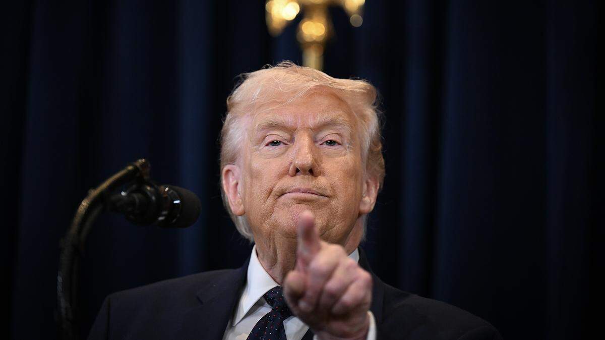 El presidente de Estados Unidos, Donald Trump, habla con periodistas durante una conferencia de prensa en Trump National Doral Miami el 9 de marzo de 2026 en Doral. El presidente Trump habló sobre los ataques de su administración contra Irán.