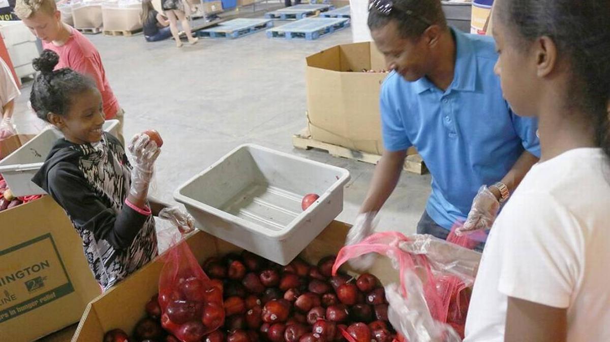 El Community Food Bank ayuda a alimentar a los pobres en Missouri.