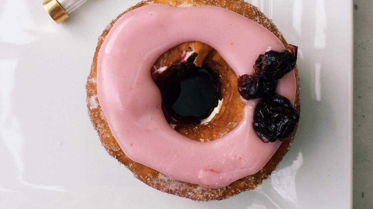 En imagen el 'CronutIsForever'. Un regalo para parejas 'foodie', dijo el chef creador del 'cronut', el francés Dominique Ansel, que regenta una pequeña pastelería en el barrio neoyorquino del SoHo.