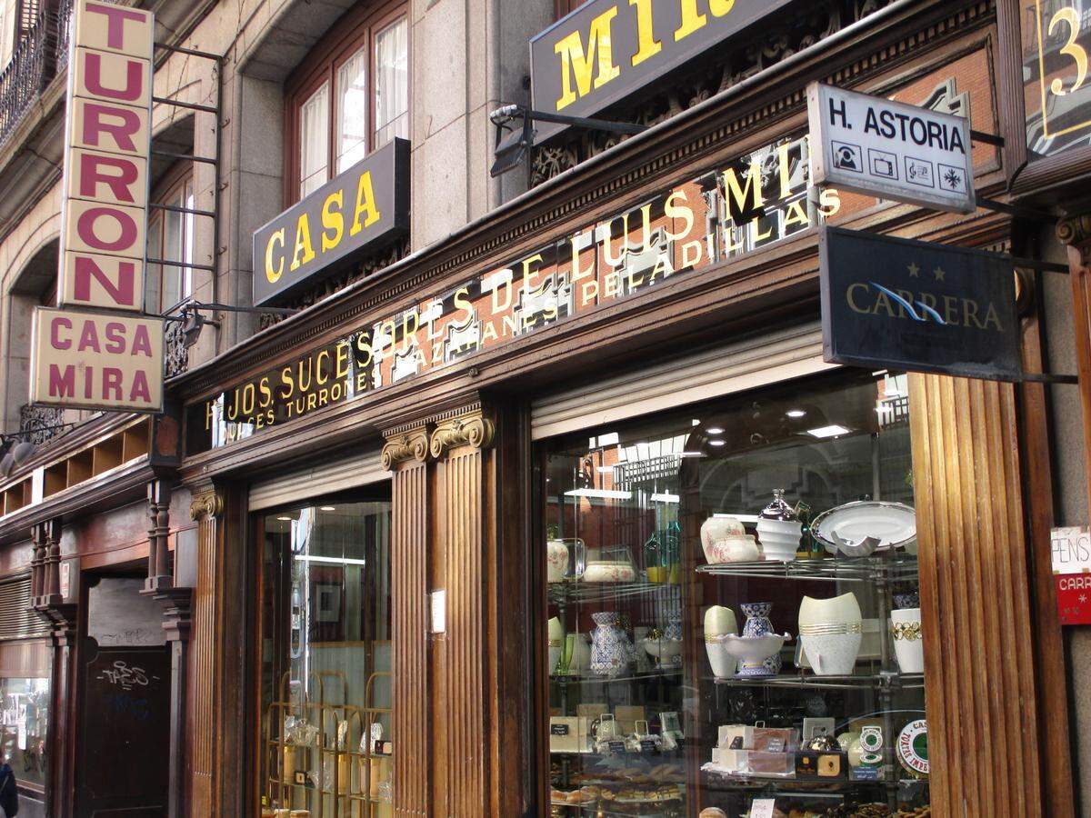Casa Mira, desde 1842 los mejores turrones. En la Carrera de San Jerónimo 30, Madrid.