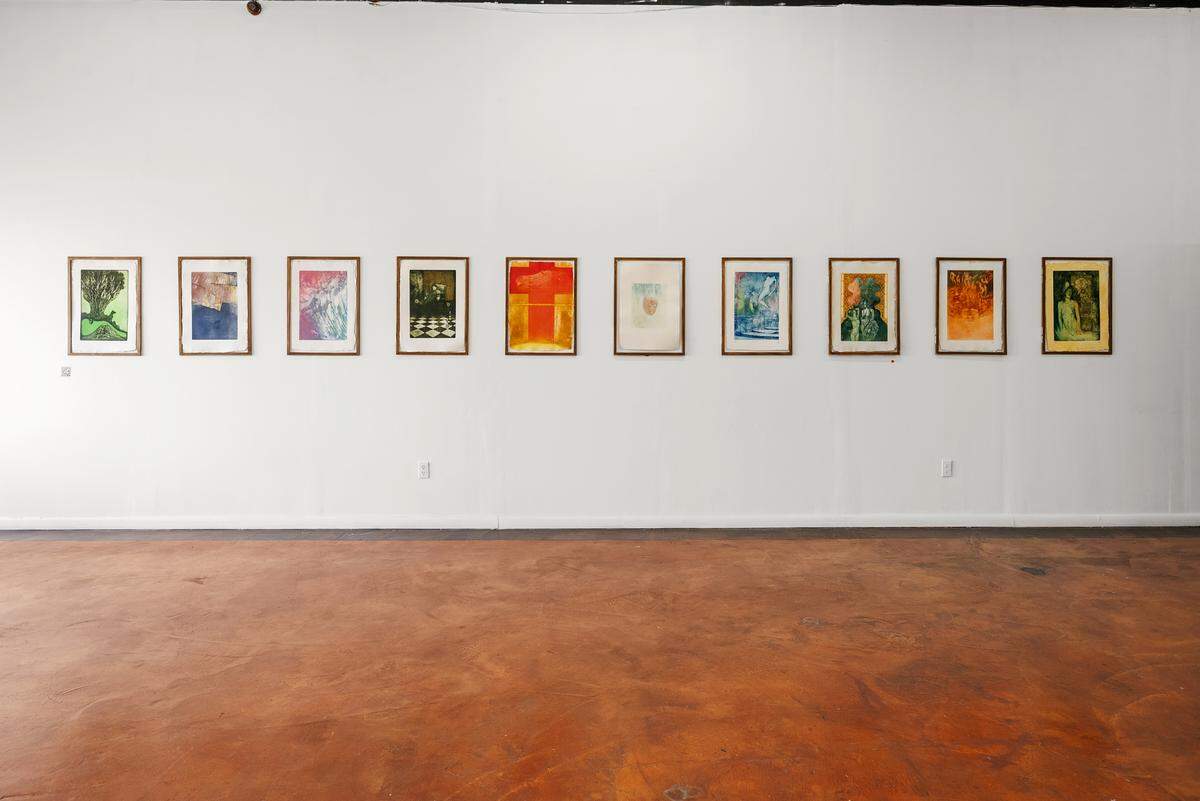 En la imagen 5 obras pertenecientes a la carpeta “Las Naves quemadas”, 1992, de Facundo Fierro.