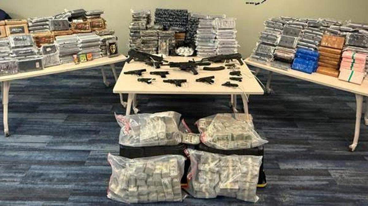 Las autoridades decomisaron en un apartamento de lujo situado en un rascacielos en Midtown Miami 536 kilogramos de cocaína, 14 armas de fuego y cerca de $3.1 millones en efectivo. 