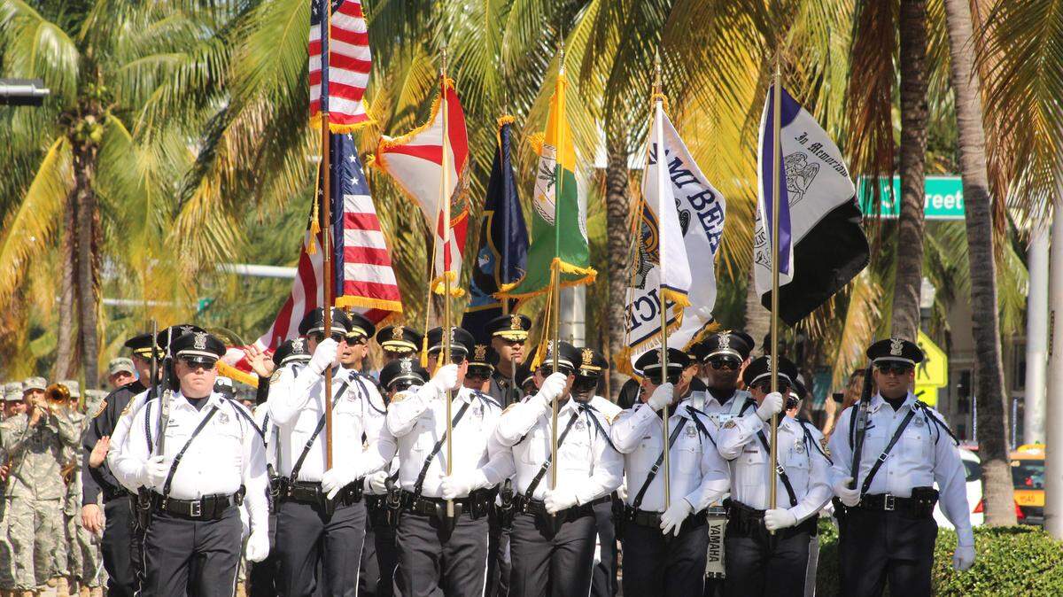 Celebración del Día de los Veteranos en Miami Beach.