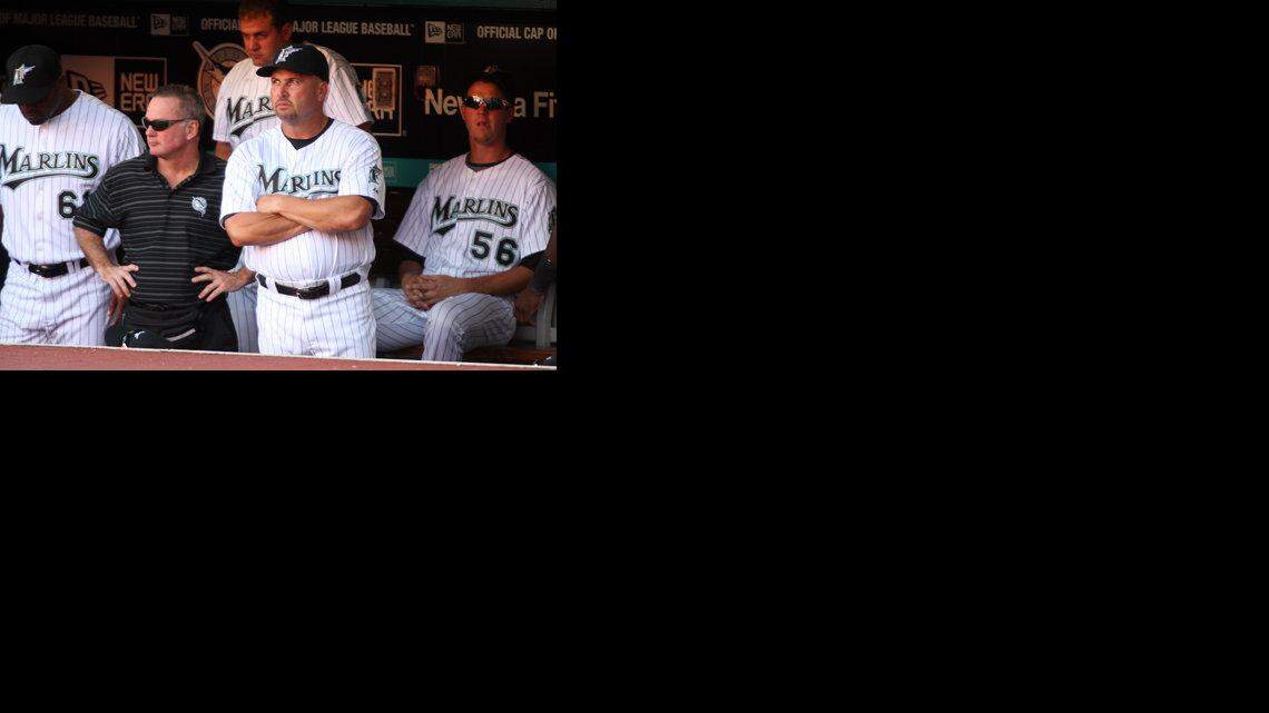 FREDI GONZALEZ (centro) se muestra confiado en armar un buen equipo con vistas a la próxima temporada, 
después de ser ratificado como piloto de los Marlins en el 2010. Foto del 22 de septiembre.