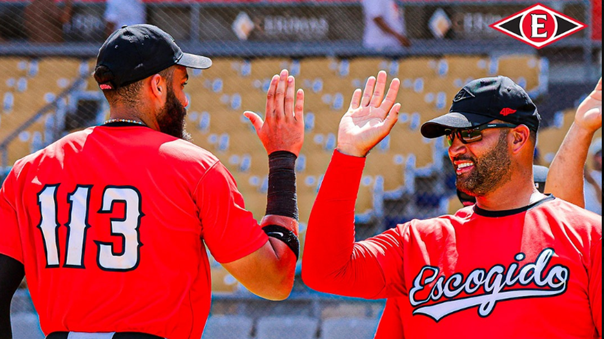 Llega el día de un nuevo comienzo para Albert Pujols (der.). Uno de los mejores bateadores de todos los tiempos en las Grandes Ligas inicia este miércoles su carrera como manager, en el arranque de la temporada 2024-2025 del béisbol invernal de su natal República Dominicana.