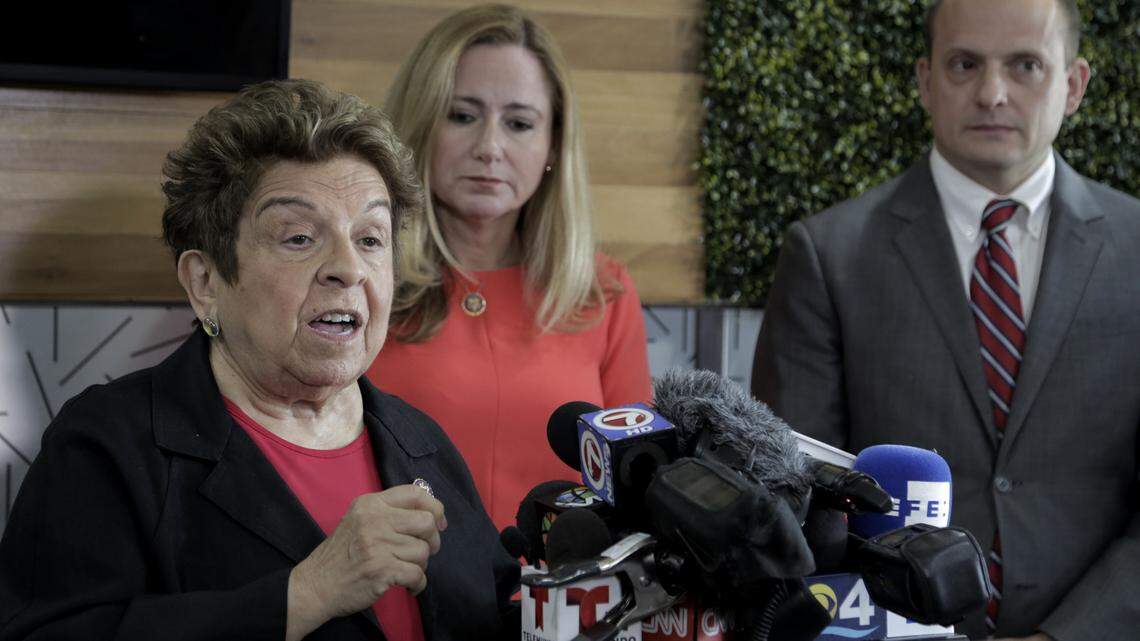U.S. Reps. Donna Shalala and Debbie Mucarsel-Powell of Miami and state Sen. José Javier Rodríguez give an update on efforts to protect Venezuelans living in the United States from deportation at Doral’s Saman Arepas restaurant on May 9, 2019.