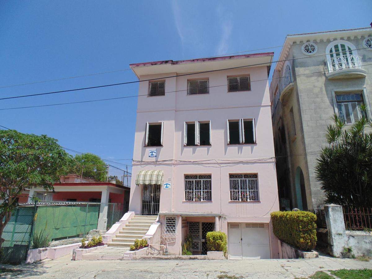 Casa Amador, una de las viviendas adquiridas con el lavado de millones de dólares defraudados al Medicare en Estados Unidos.