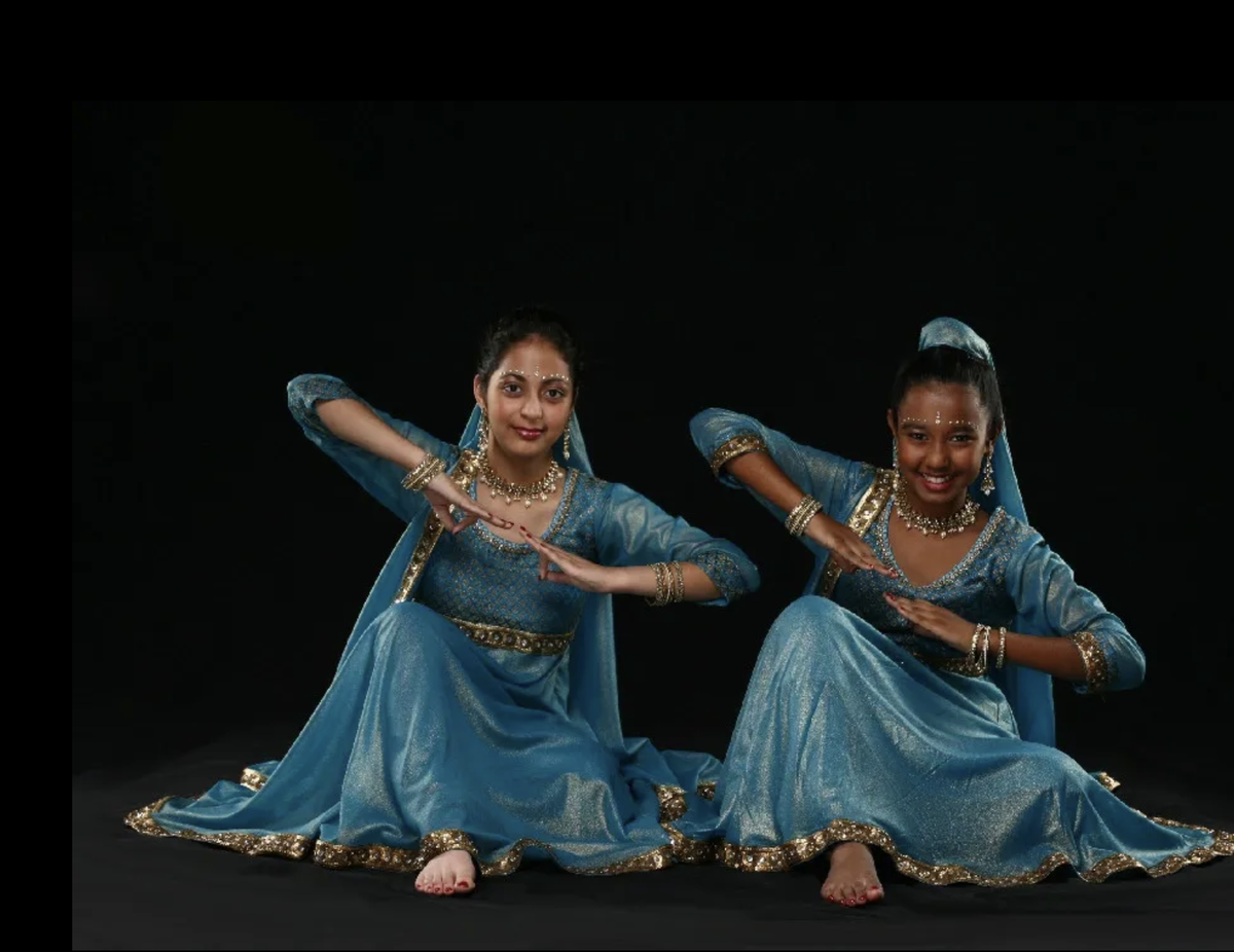 Geeta Dias trae Bollywood a Miami en su estudio de danza, donde imparte clases de fusión de Bollywood.