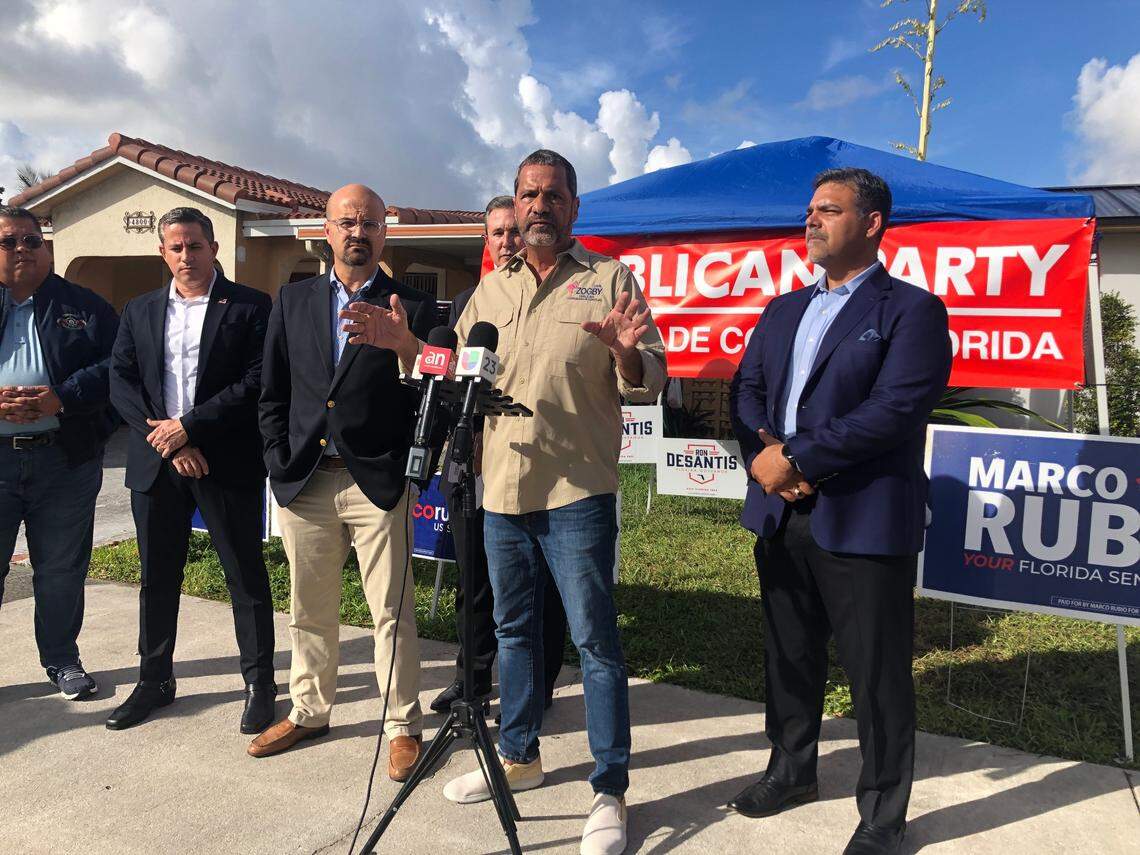 El concejal de la ciudad de Hialeah, Carl Zogby, se mostró a favor de apoyar la candidatura de Vivian Casáls‐Muñoz mientras acompañaba al Comité del Partido Republicano para desmentir que esté apoyando a alguna de las candidatas en la contienda electoral. Estaba junto a los representantes del estado Alex Rizo, Tom Fabricio, así como el comisionado por el Distrito 12 de Miami‐Dade, René García, quien es el presidente del Comité Ejecutivo Republicano del condado.