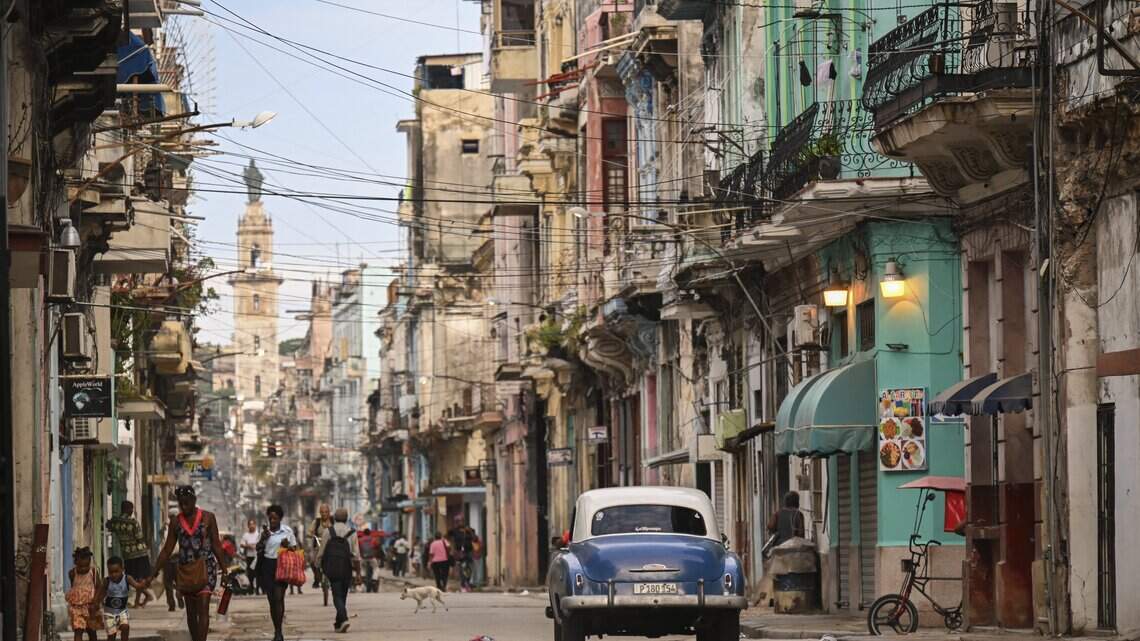 En Cuba, 'resolver' la crisis día tras día pasa factura