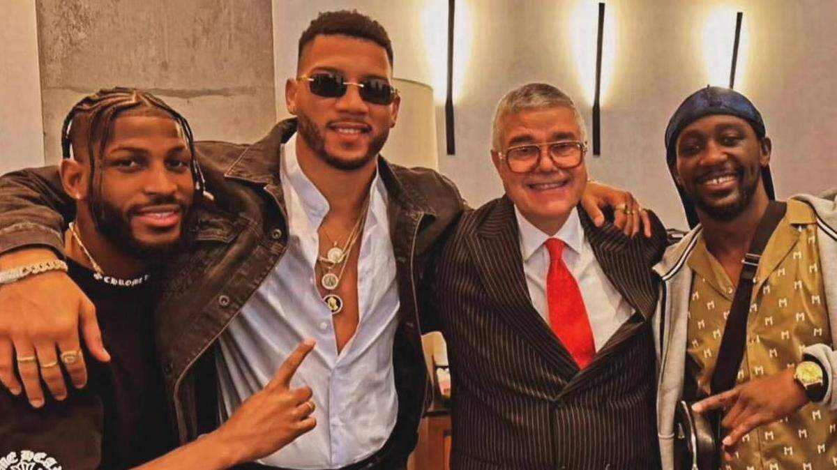 Andy Cruz (izq.) y David Morrell Jr. formarán parte de la gran velada que tendrá lugar el 3 de agosto en Los Angeles y tendrá como protagonista al rey libra por libra Terence Crawford (der.) contra Israil Madrimov. En la foto con el promotor cubano Luis de Cubas.