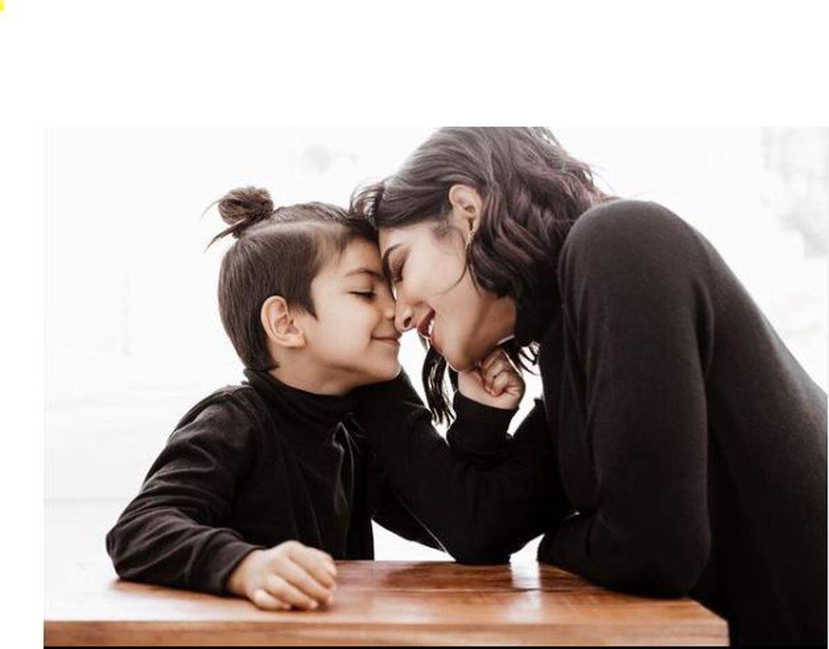 Alejandra Espinoza y su hijo Matteo
