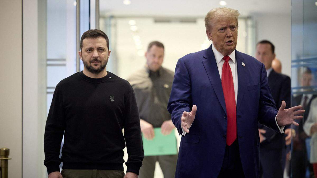 Foto de archivo muestra al presidente ucraniano, Volodímir Zelenski (izq.), y al entonces expresidente estadounidense, republicano Donald Trump, reunidos el 27 de septiembre del 2024 en la ciudad de Nueva York. Estados Unidos y Ucrania han firmado el acuerdo que permitirá la explotación conjunta de minerales ucranianos. El Gobierno ucraniano considera que ha logrado suavizar las inicialmente duras condiciones que planteaba Washington.
