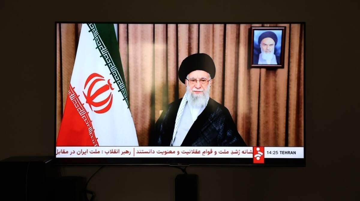 La televisión estatal iraní (IRIB) transmitió un mensaje del Líder Supremo de Irán, el ayatolá Ali Khamenei, dirigido a la nación en Teherán, Irán, el 18 de junio de 2025. 