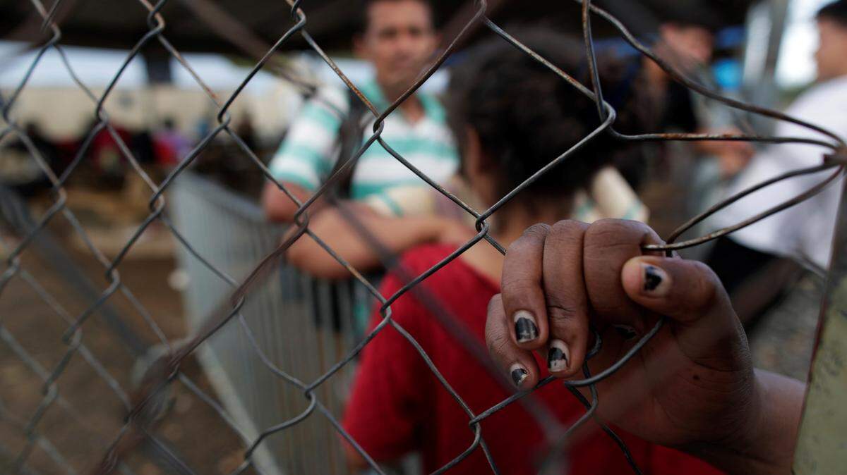 Un inmigrante espera para registrarse en una lista de espera en un refugio en Darién, Panamá, el 23 de diciembre de 2021. En 2024, Estados Unidos llegó a un acuerdo con Panamá para cubrir los gastos de repatriación de inmigrantes detenidos intentando cruzar el Darién.